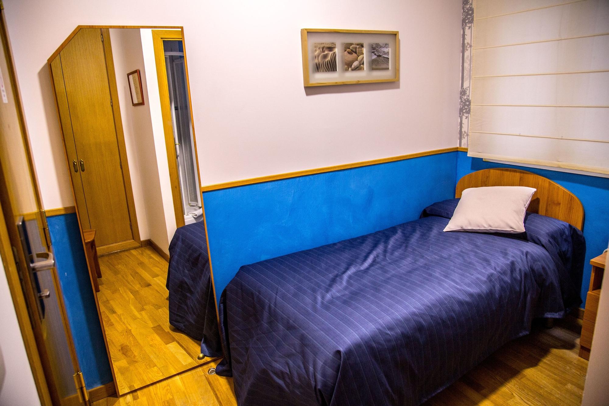 Hostal Montaloya Мадрид Экстерьер фото