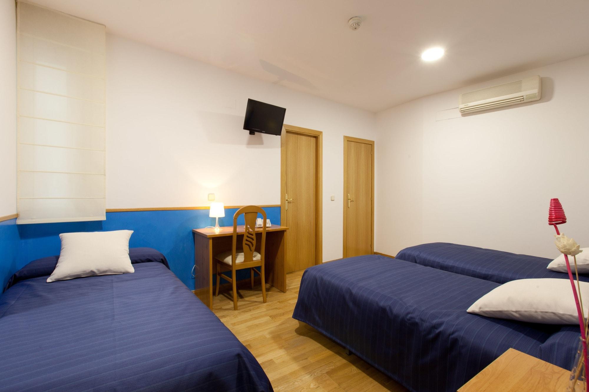 Hostal Montaloya Мадрид Экстерьер фото