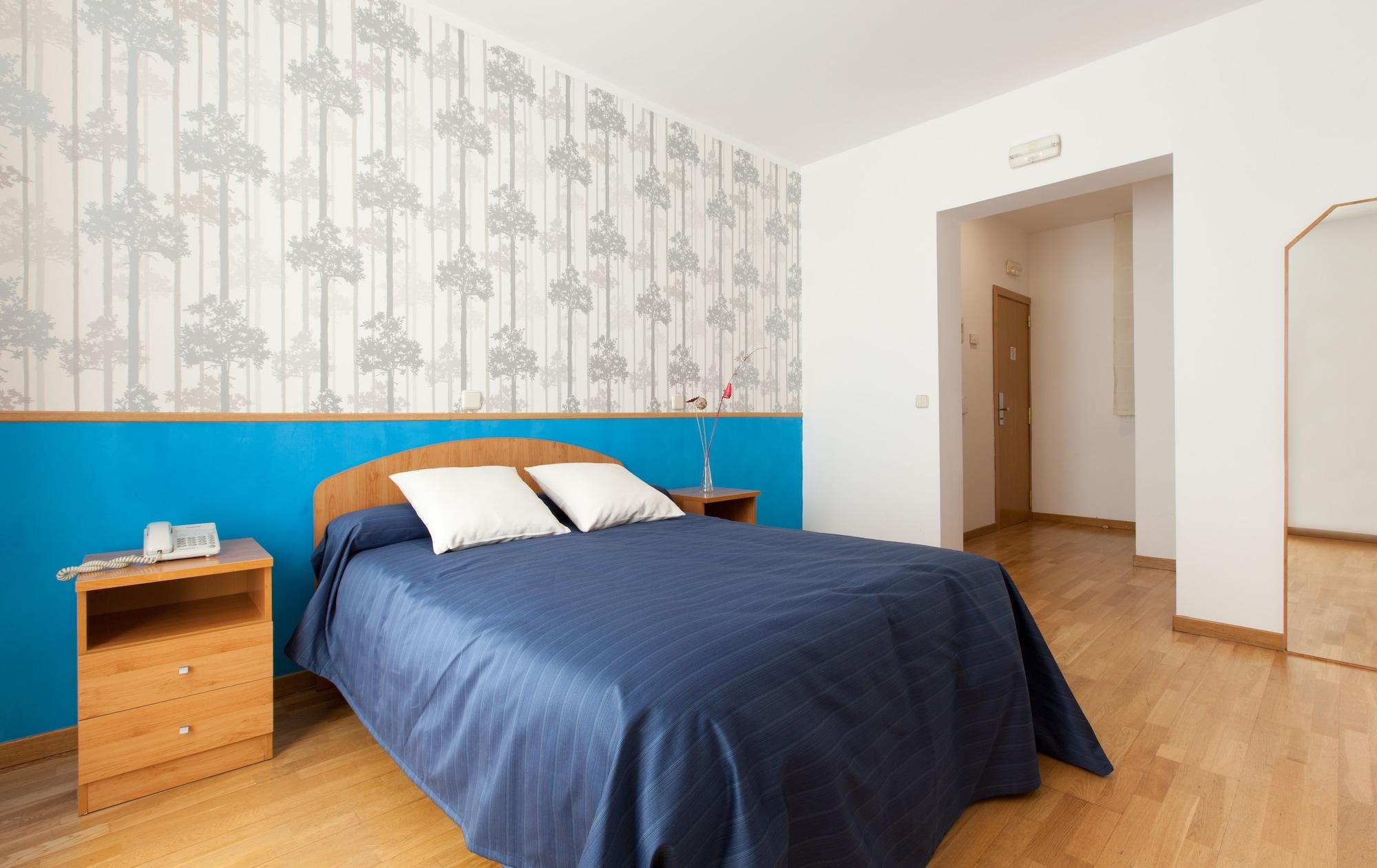 Hostal Montaloya Мадрид Экстерьер фото
