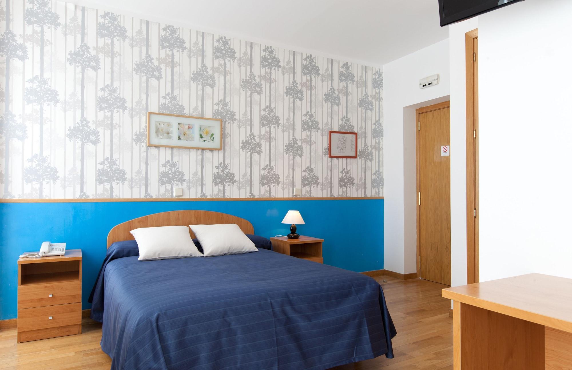 Hostal Montaloya Мадрид Экстерьер фото