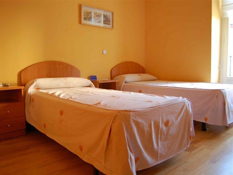 Hostal Montaloya Мадрид Экстерьер фото